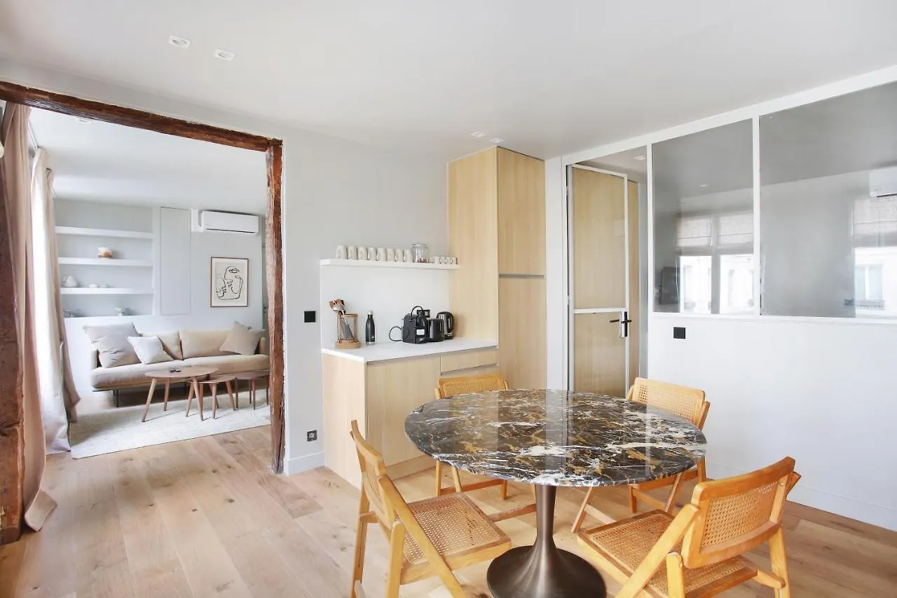 Residence In The Center Of Paris By Studio Prestige 0*,