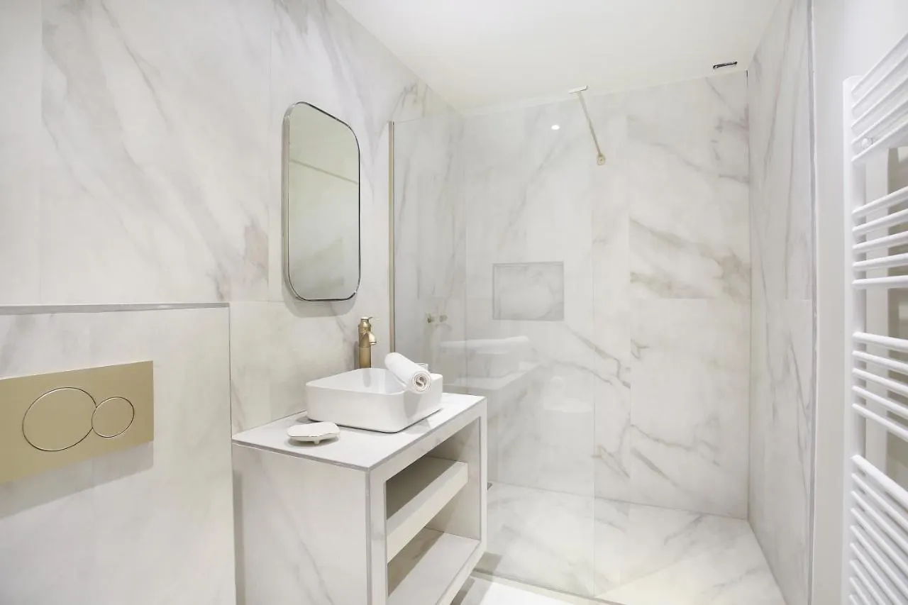 Residence In The Center Of Paris By Studio Prestige