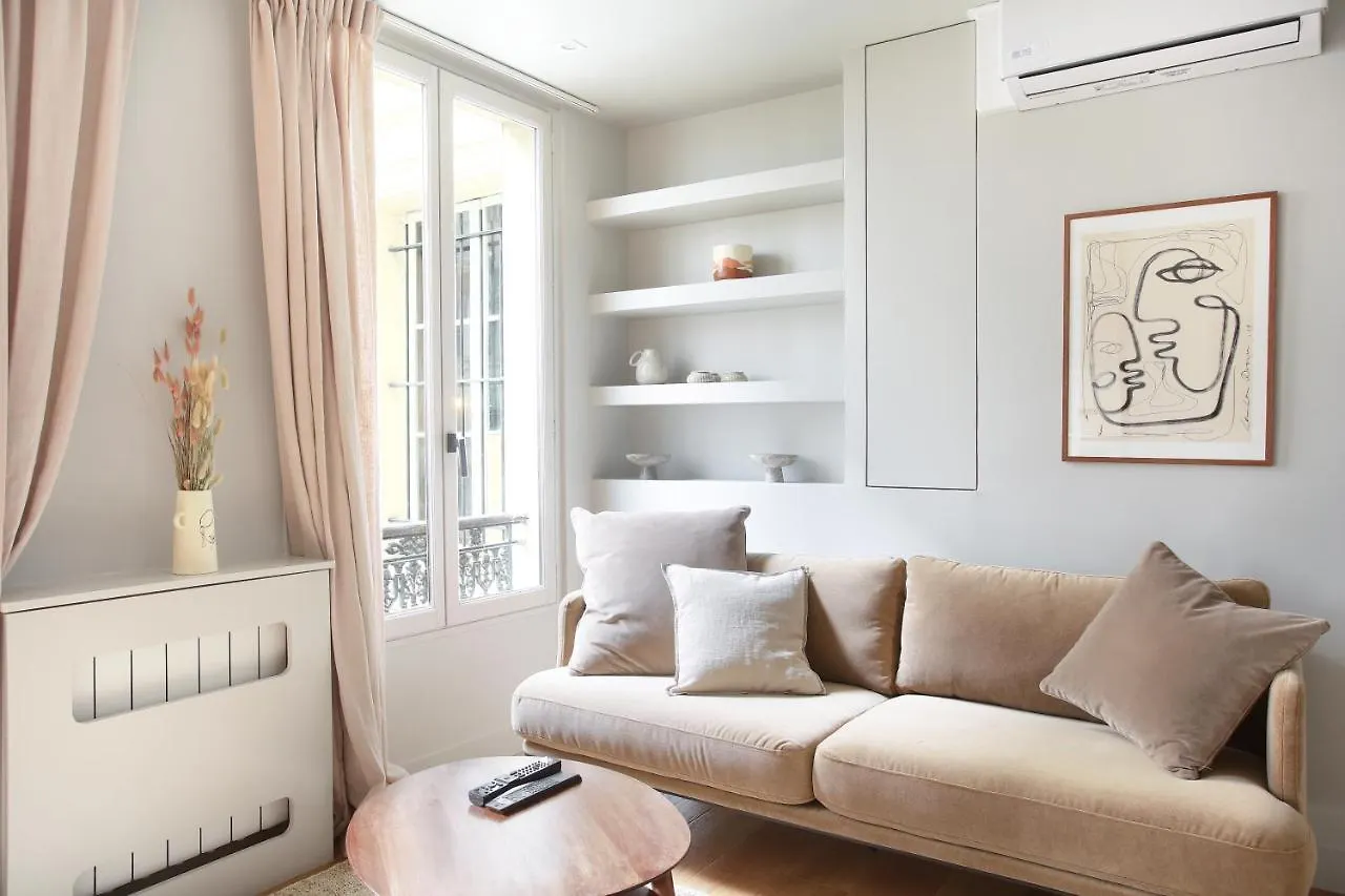 Residence In The Center Of Paris By Studio Prestige France