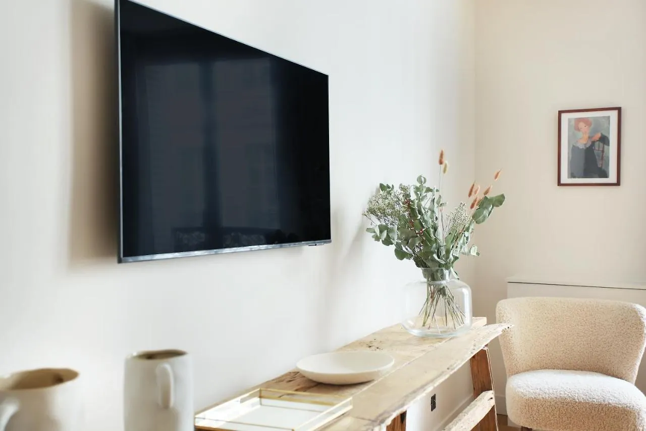 Apartment Residence In The Center Of Paris By Studio Prestige