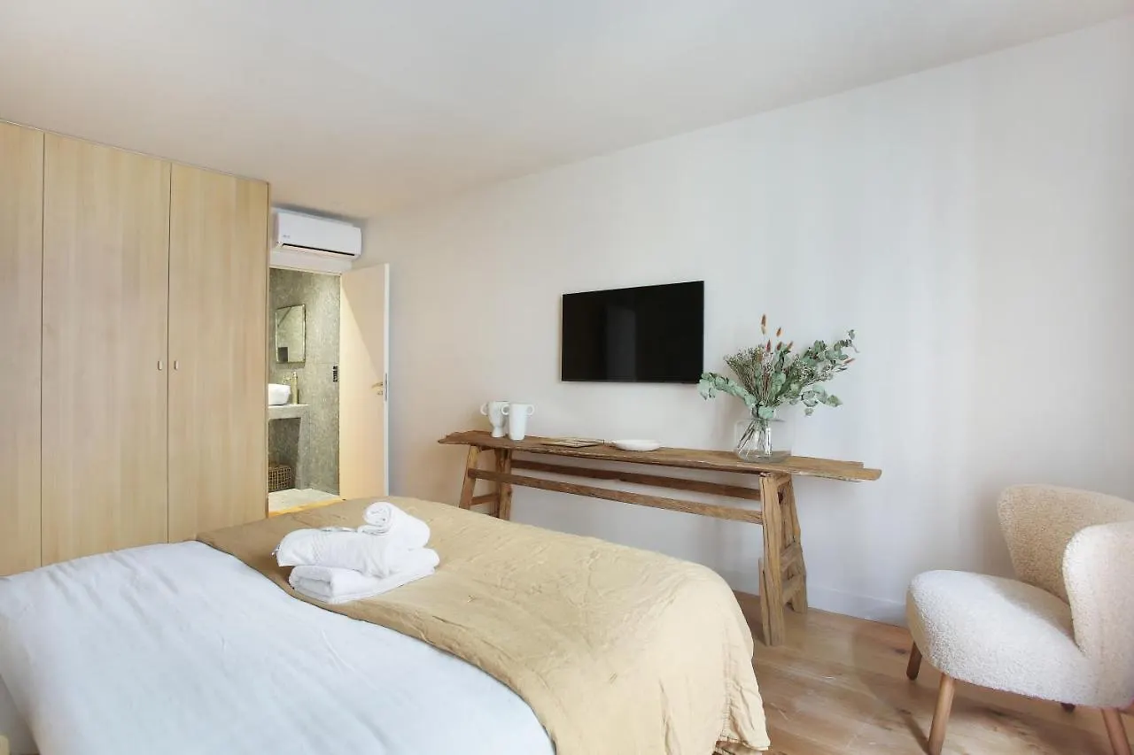 Apartment Residence In The Center Of Paris By Studio Prestige