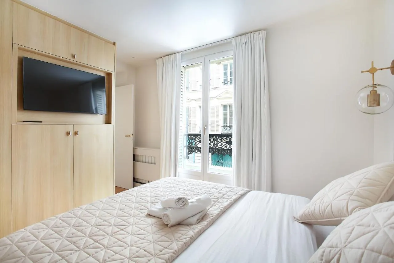 Residence In The Center Of Paris By Studio Prestige 0*,