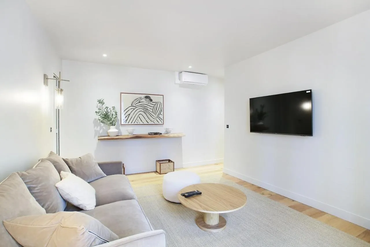 Residence In The Center Of Paris By Studio Prestige