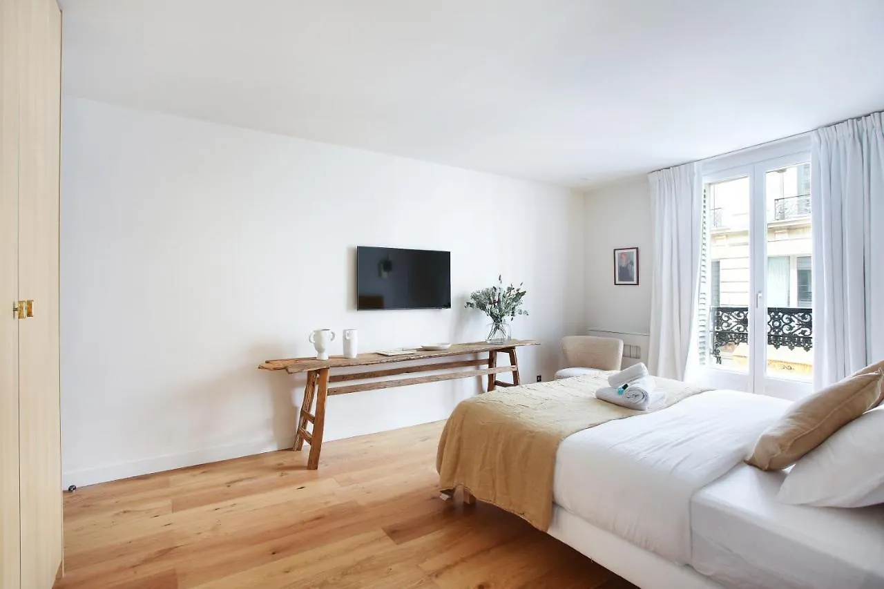 Residence In The Center Of Paris By Studio Prestige