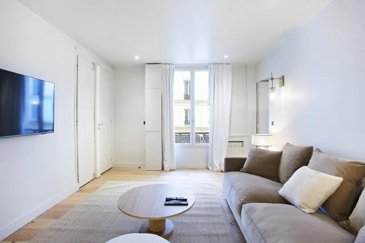 Residence In The Center Of Paris By Studio Prestige